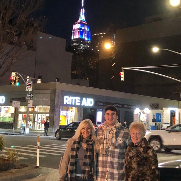 Meet your Posher, Nicole - Picture 5 of 8